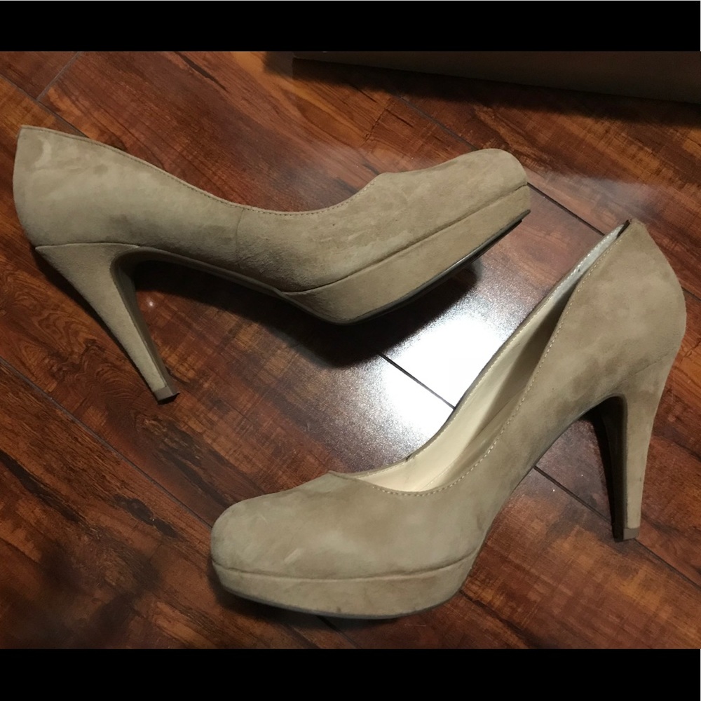 Marc Fisher nude velvet pumps